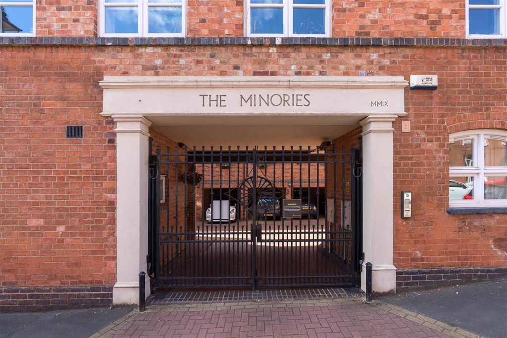 Property photo 1 of 38