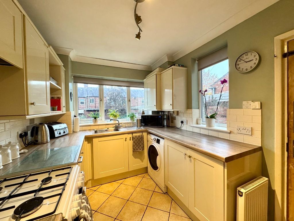 Property photo 2 of 14 Kitchen