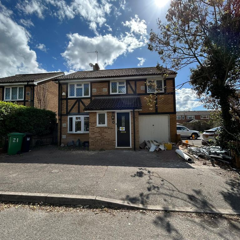 Property photo 1 of 17 6 Bed Detached House To Rent Ingleside, Colnbrook Sl3