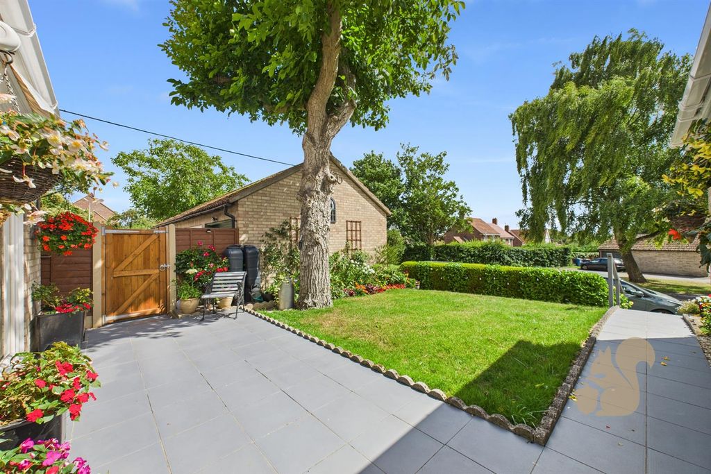 Property photo 3 of 16 Front Garden