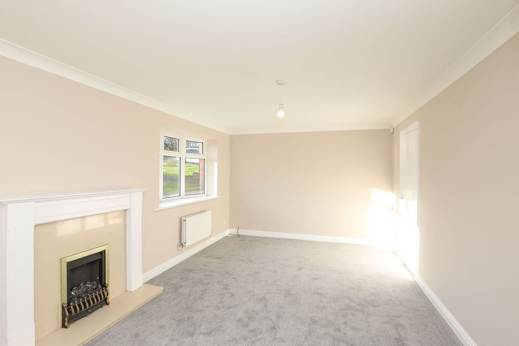 Property photo 3 of 27