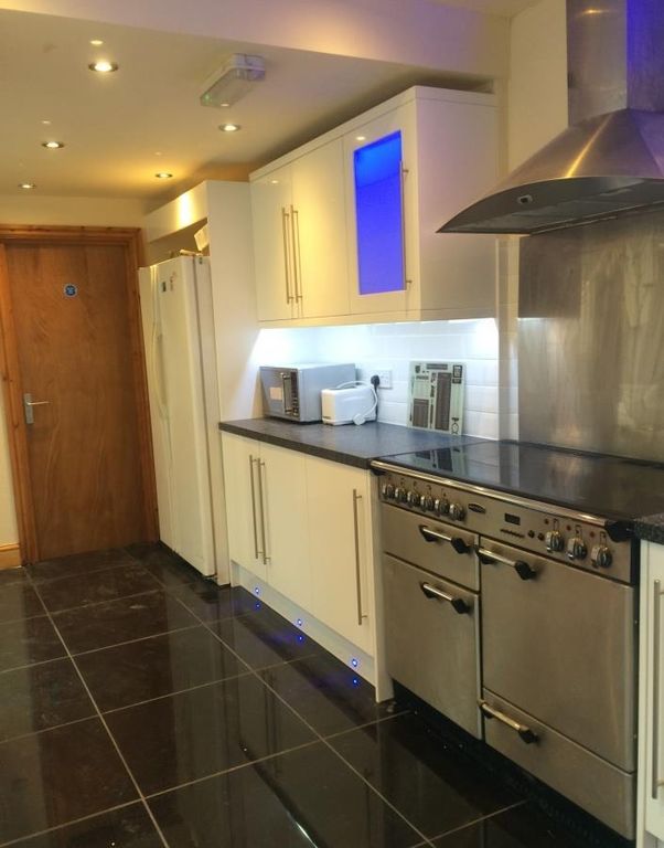 Property photo 2 of 4 Kitchen