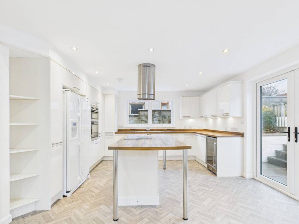 Property photo 3 of 37