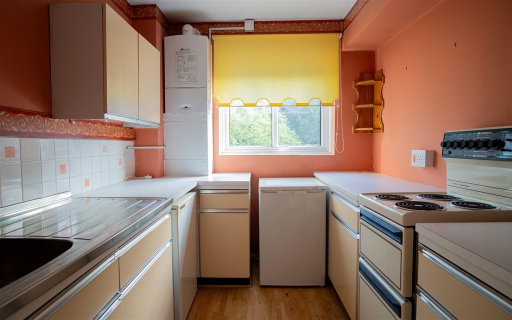 Property photo 2 of 16 Flanchford House, Reigate - Final Images - Ralph J