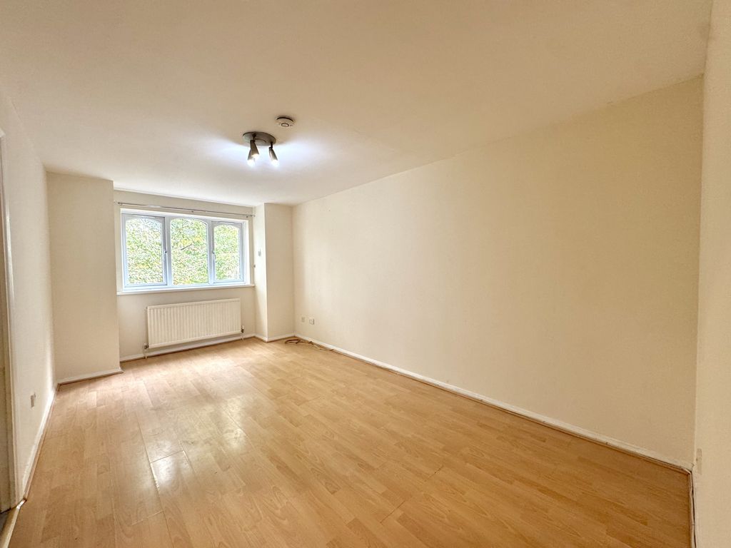 Property photo 1 of 4