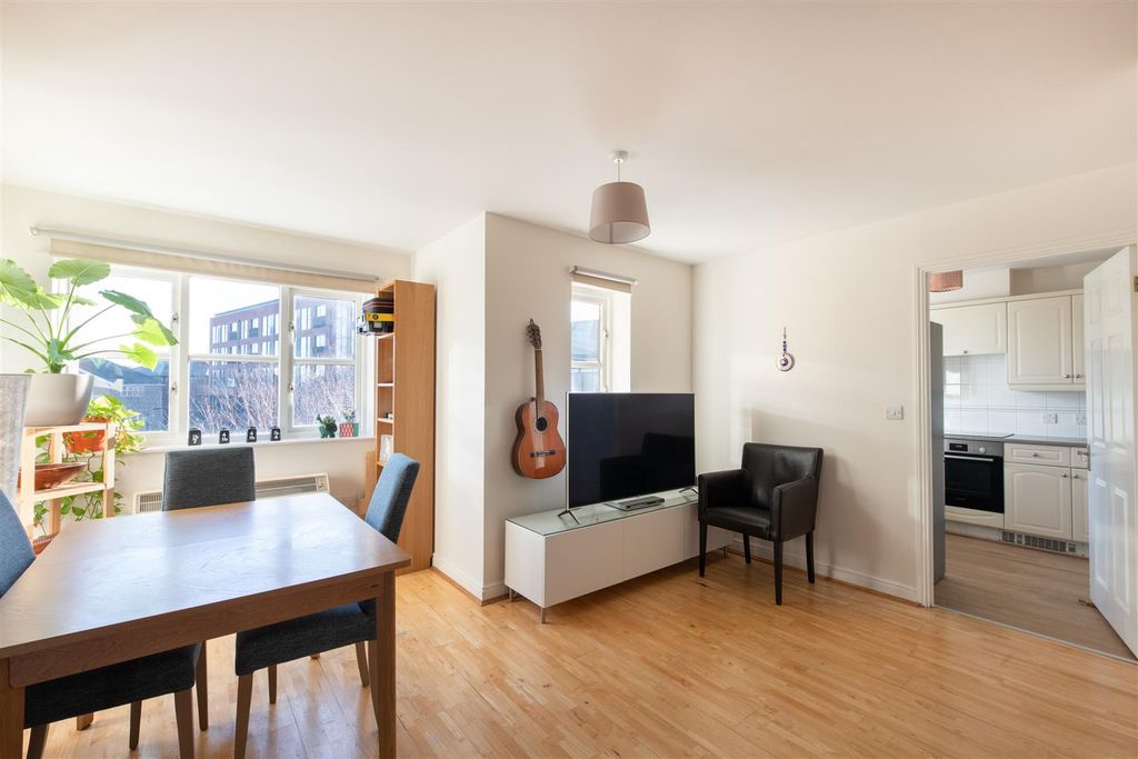 Property photo 3 of 13 Coltswood 10.Jpg