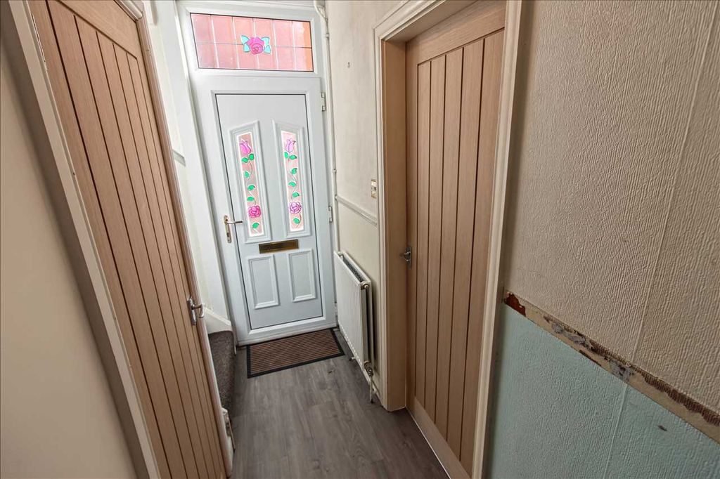 Property photo 2 of 20 Entrance Hall