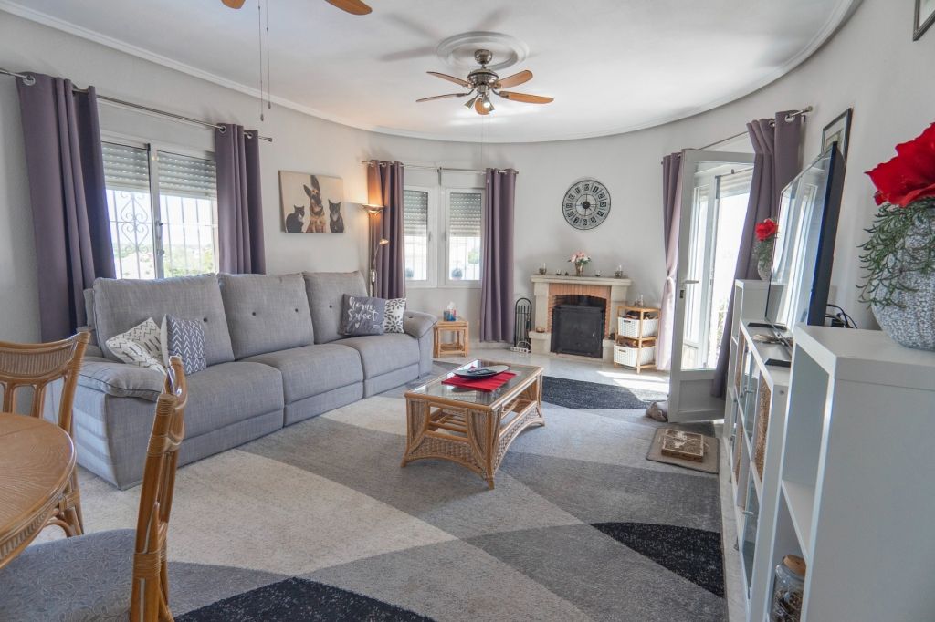 Property photo 2 of 20