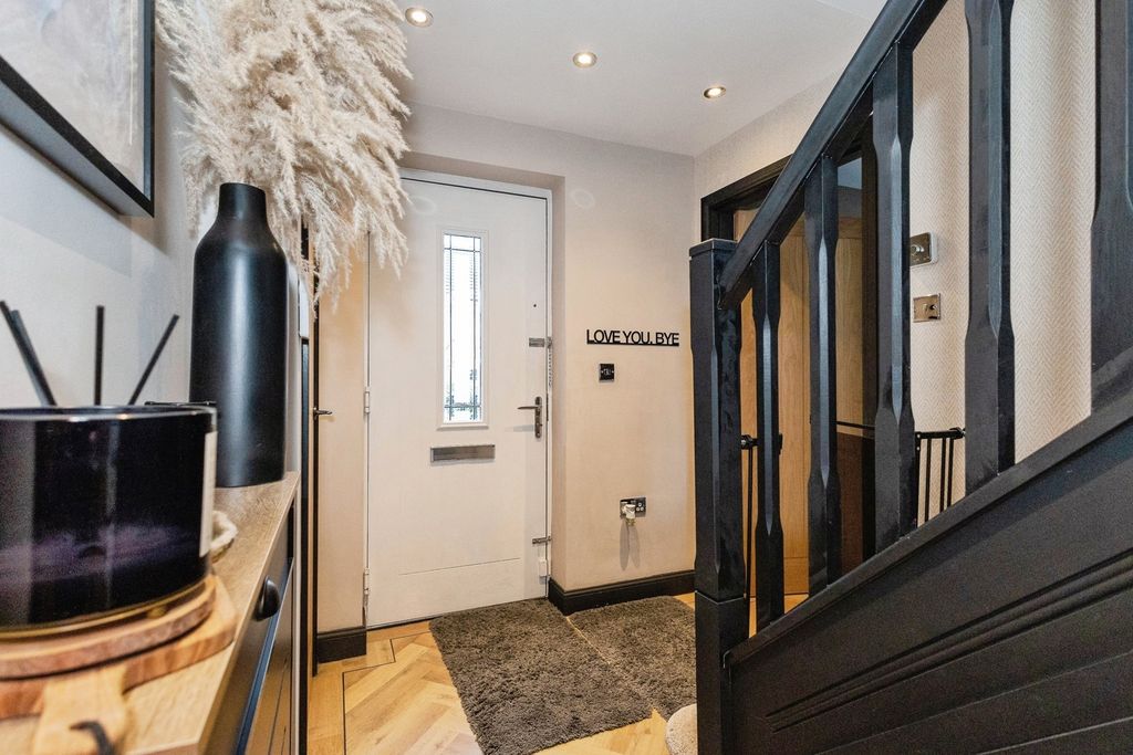 Property photo 3 of 38 Pbox-Img.Jpg