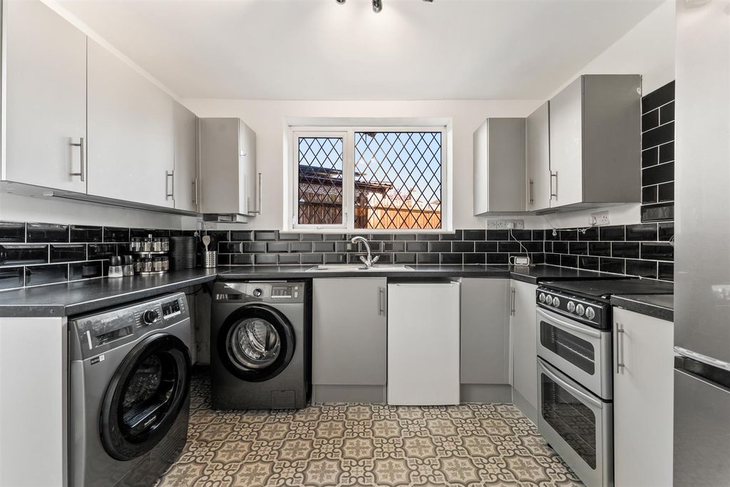 Property photo 2 of 22 6 Poplar Grove-17.Jpg