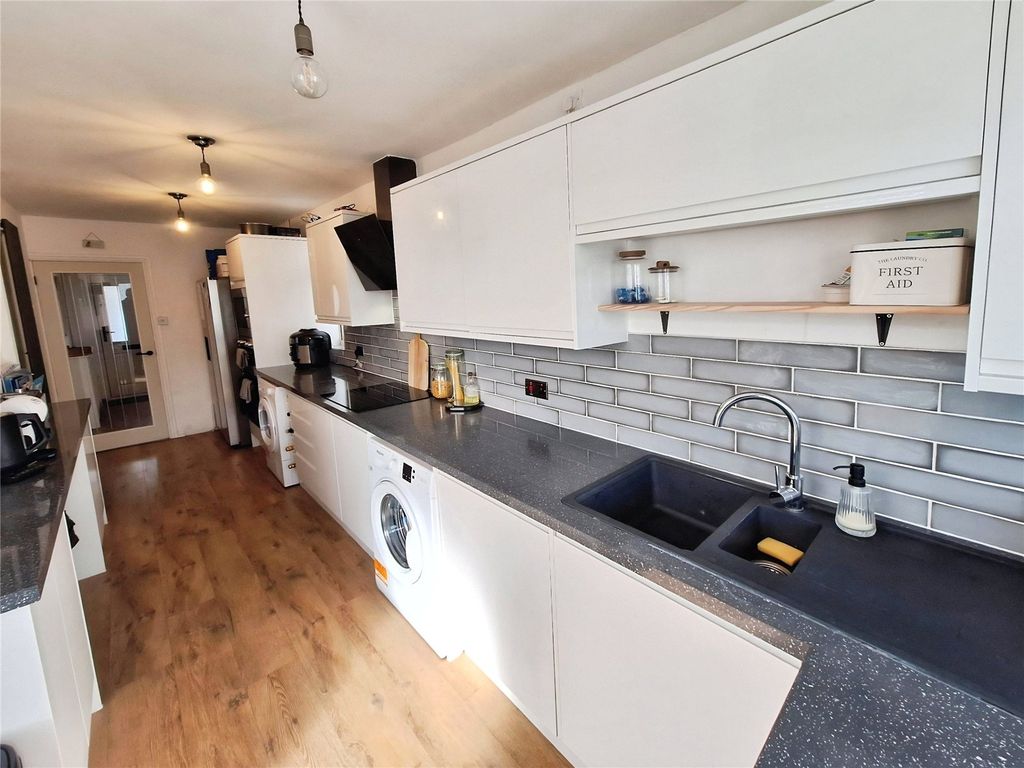 Property photo 3 of 16 Kitchen