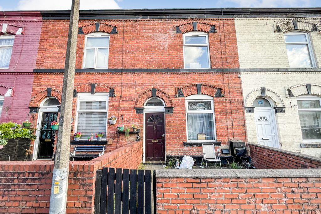 Property photo 1 of 4 25 Vernon Street, Bury, Lancashire, Bl9 5Ar