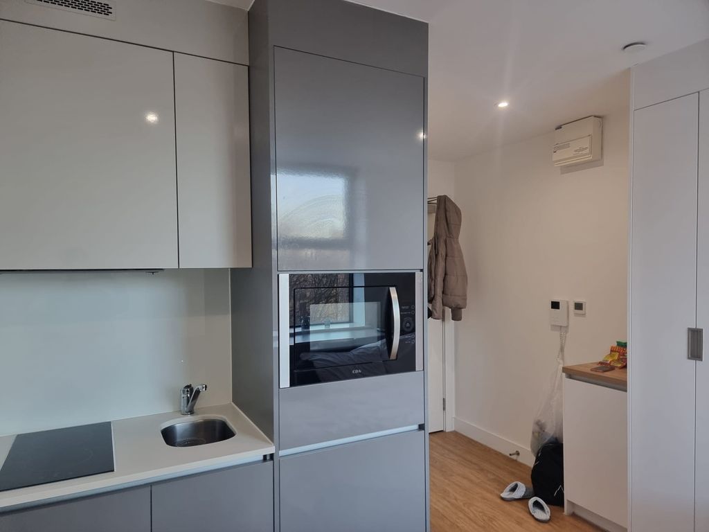 Property photo 1 of 7 Living