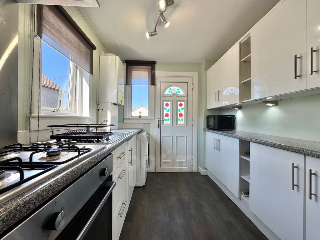 Property photo 3 of 20 Larch Terrace, Beith Kitchen Image