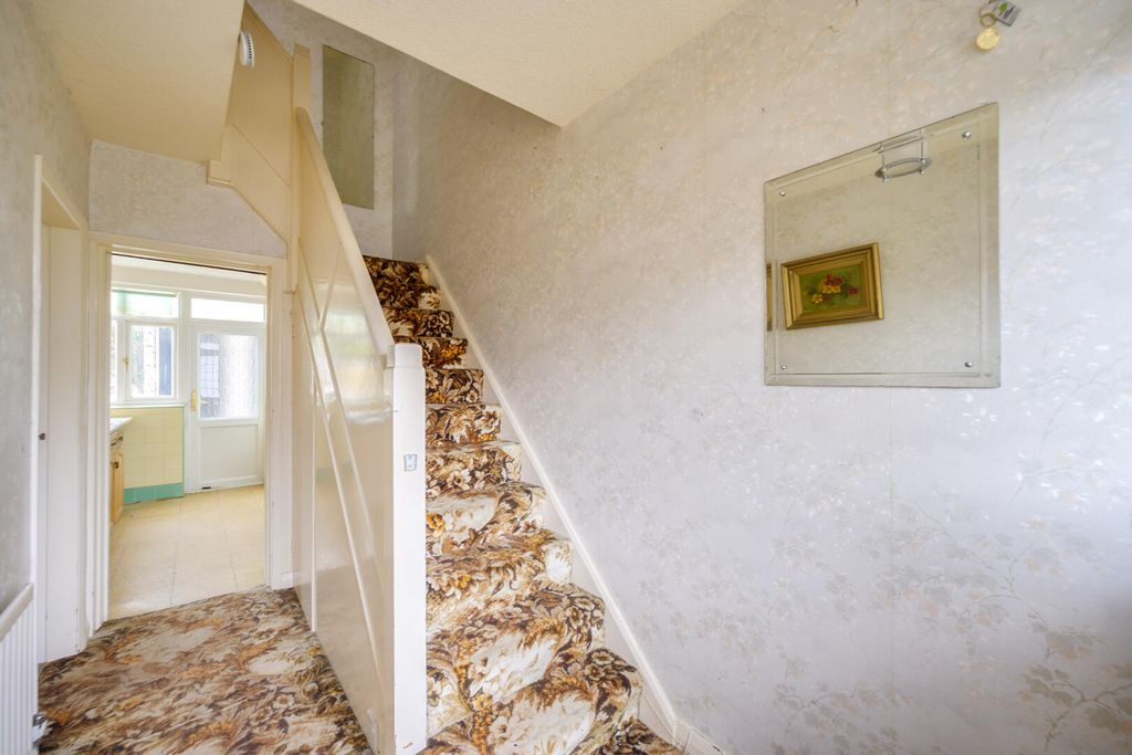 Property photo 2 of 19 Hallway