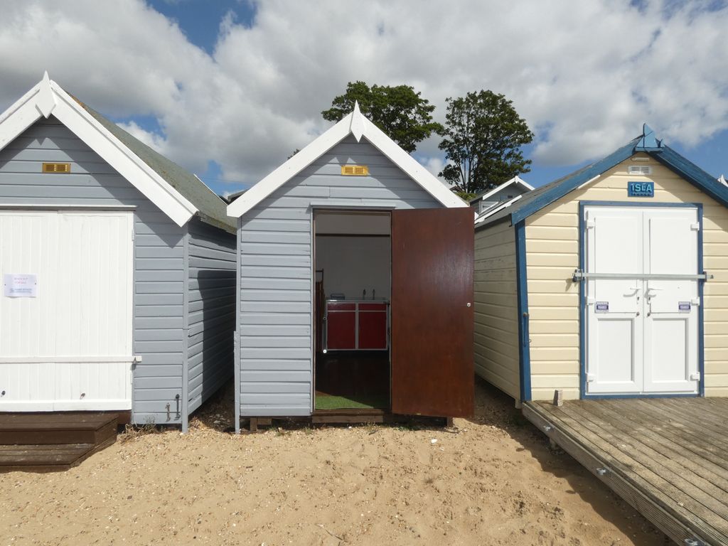 Property photo 1 of 5 0 Bedroom Beach Hut For Sale