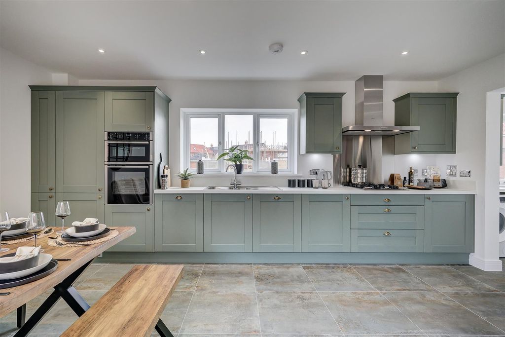 Property photo 2 of 43 Kitchen/Utility Features