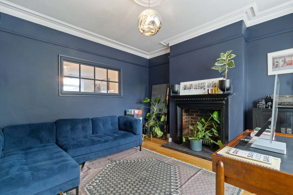 Property photo 2 of 28
