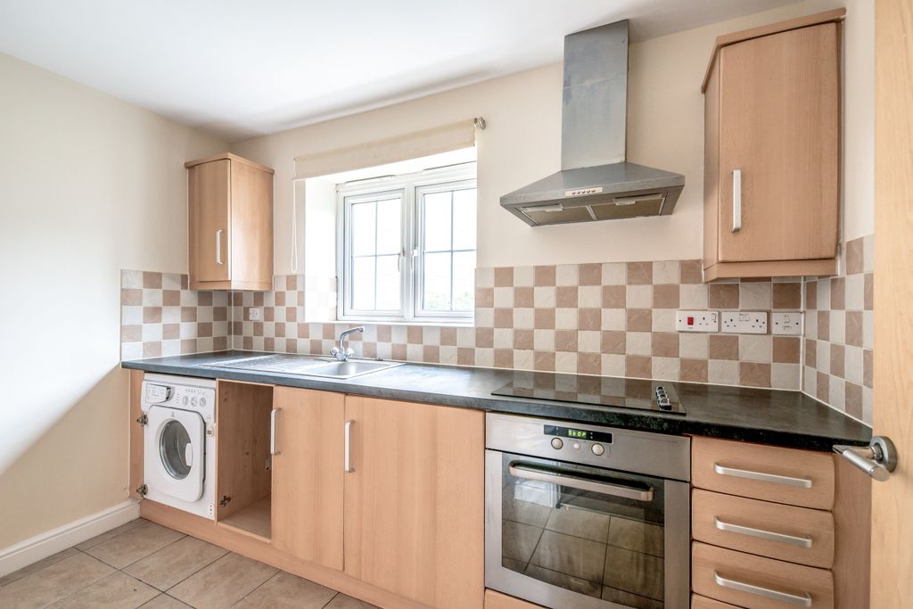 Property photo 2 of 6 49 Henley Road (3)