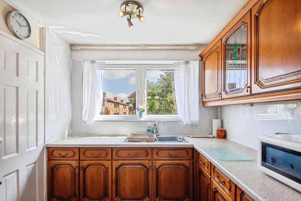 Property photo 3 of 16 Kitchen