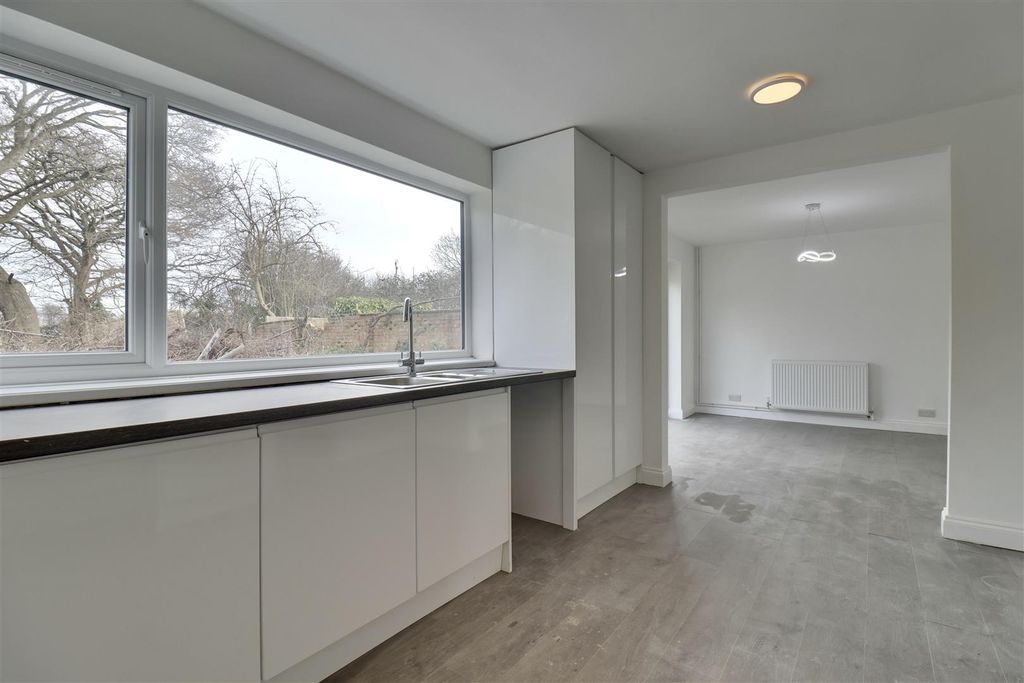 Property photo 3 of 19 6D137Ab1-F15F-4959-A116-7D7Df37C6127_1_201_A.Jpeg