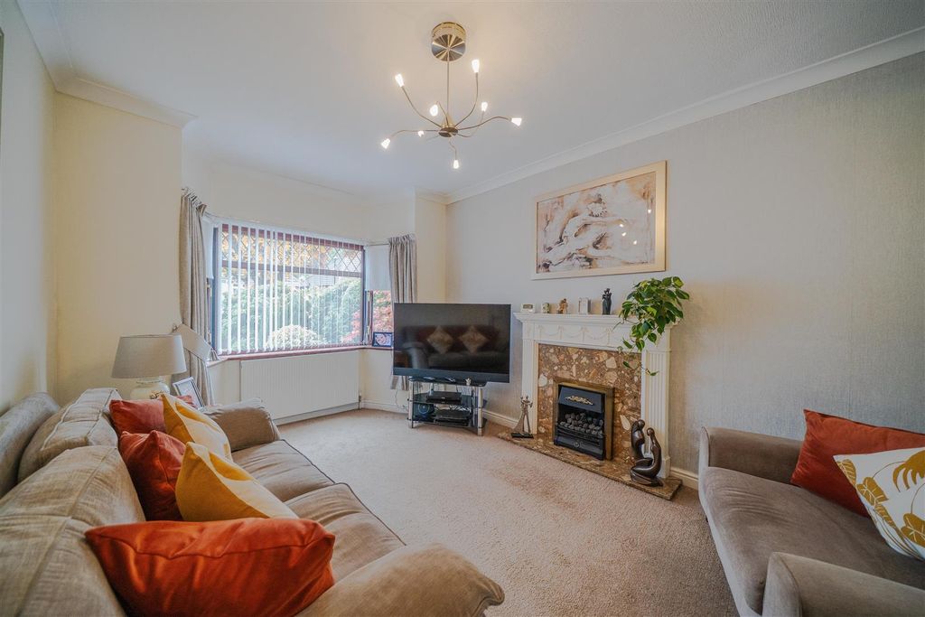 Property photo 3 of 25 Lounge Area