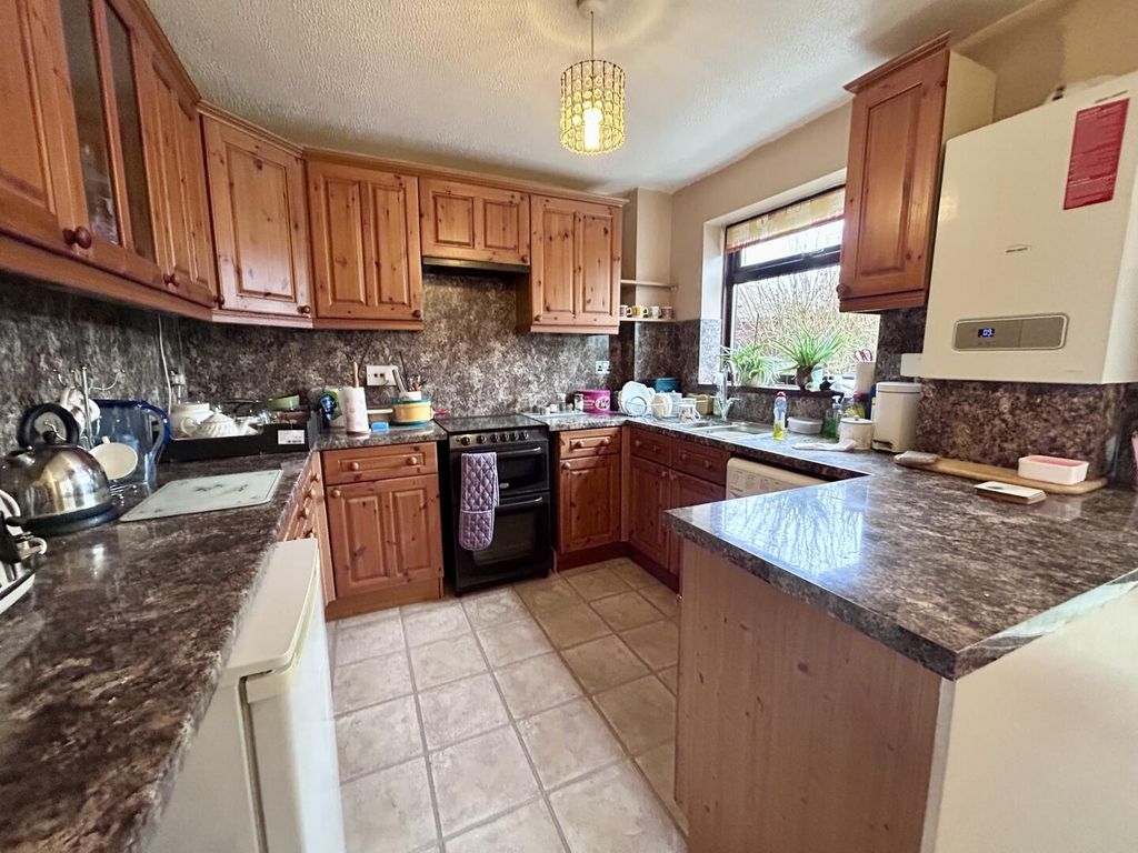 Property photo 3 of 9 Kitchen