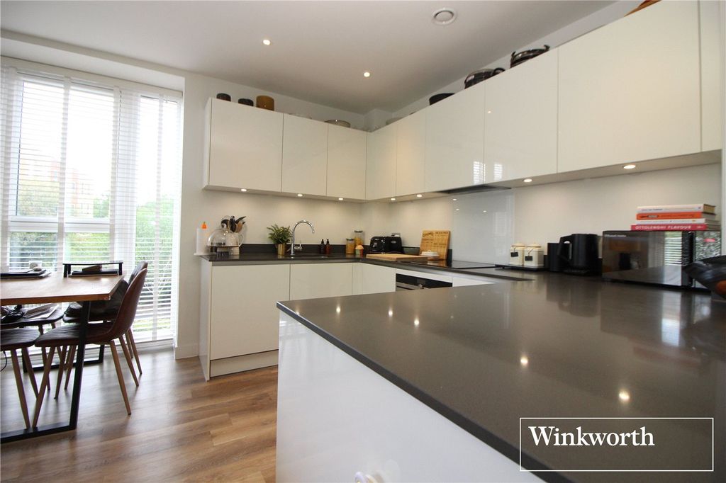 Additional image 7 of 2 bed flat for saleStation Road, Borehamwood, Hertfordshire WD6