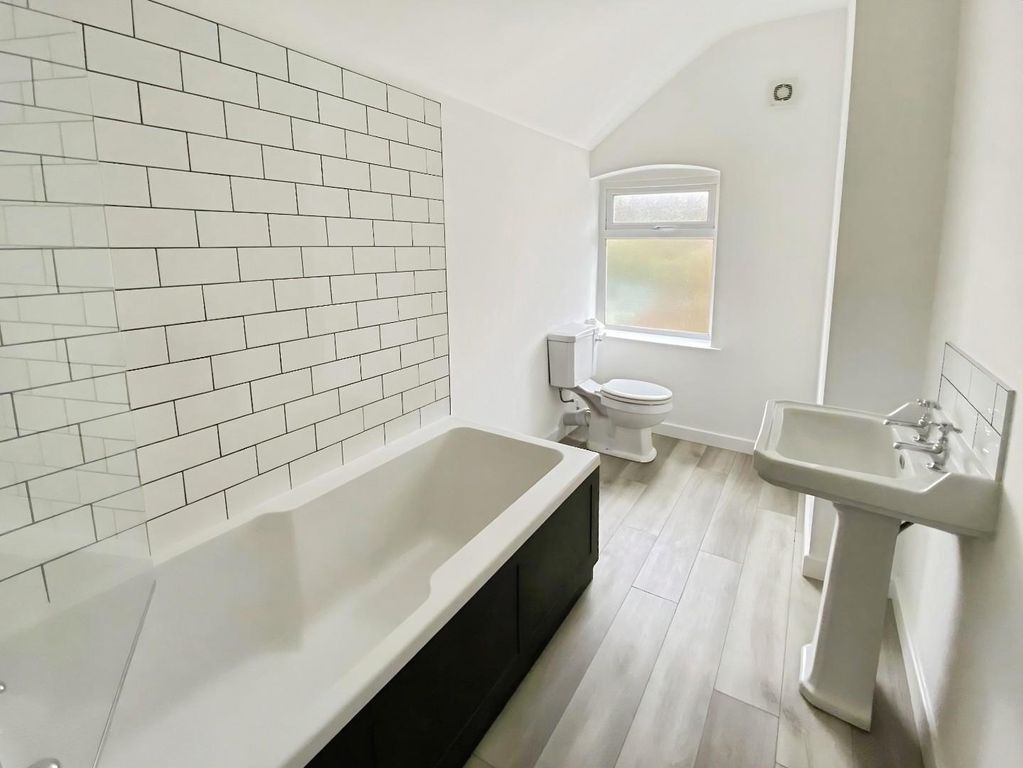 Property photo 3 of 8 1c2c996F-Yyil3Sukv1Cejwot5Yththefmwa.Jpg