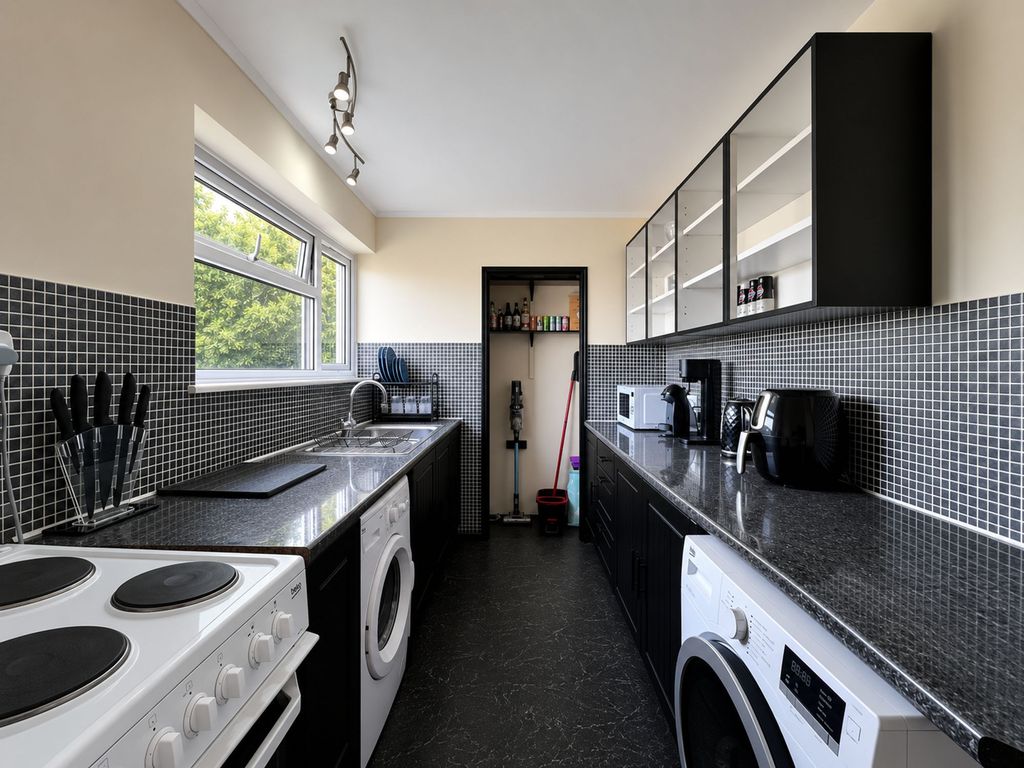 Property photo 1 of 15 Kitchen1