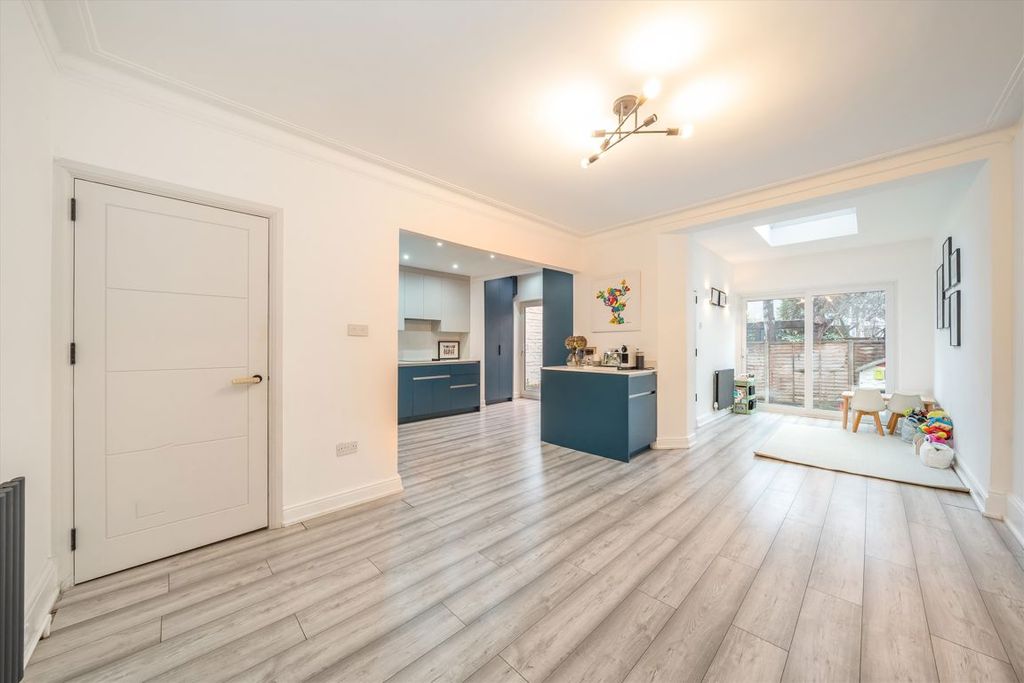 Property photo 2 of 9