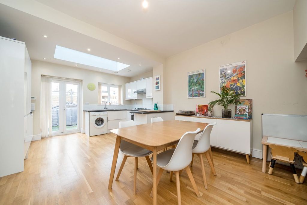 Property photo 2 of 7