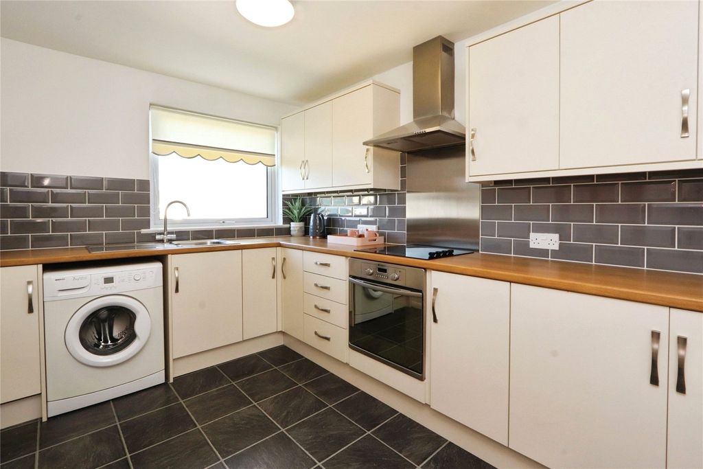 Property photo 3 of 16 Picture No. 11