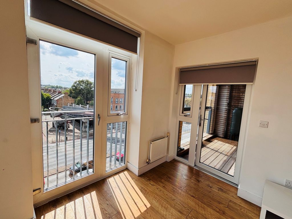 Property photo 3 of 11 Terrace