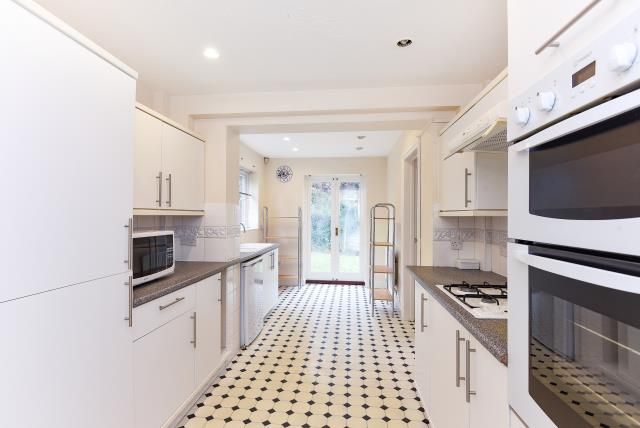 Property photo 2 of 8 Kitchen