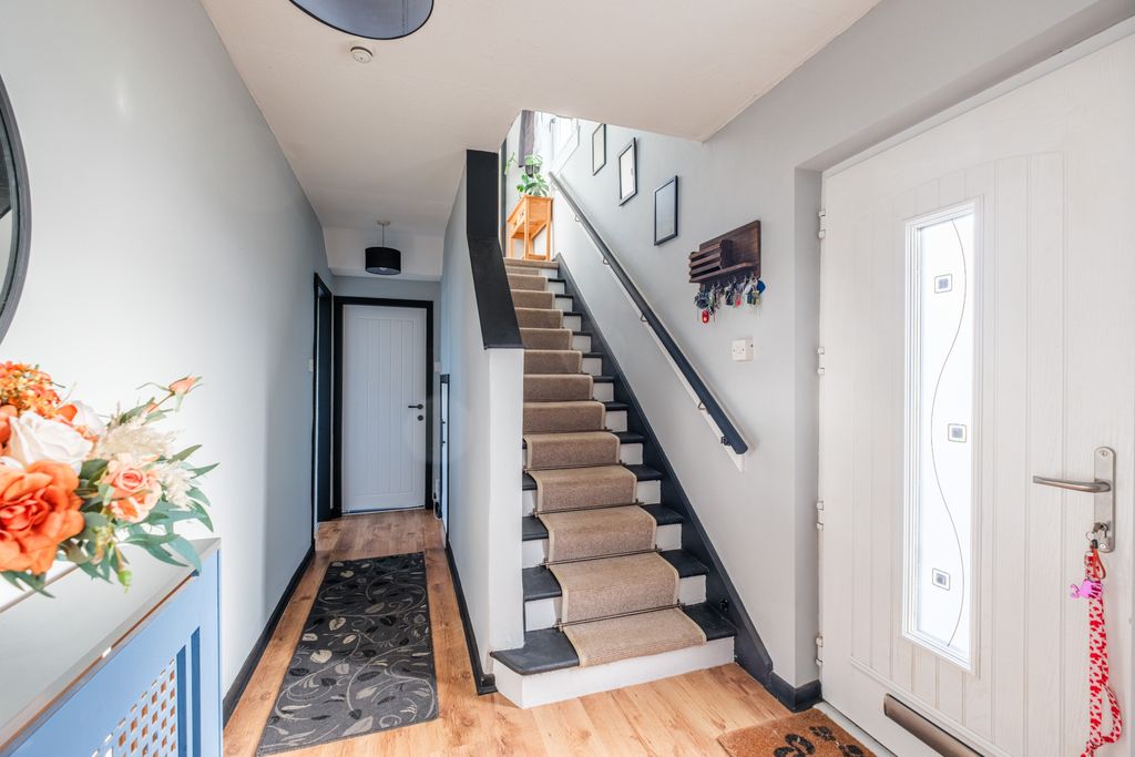 Property photo 2 of 35