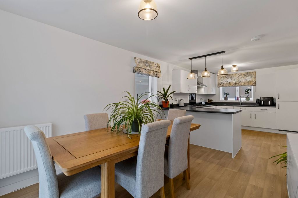 Property photo 2 of 26