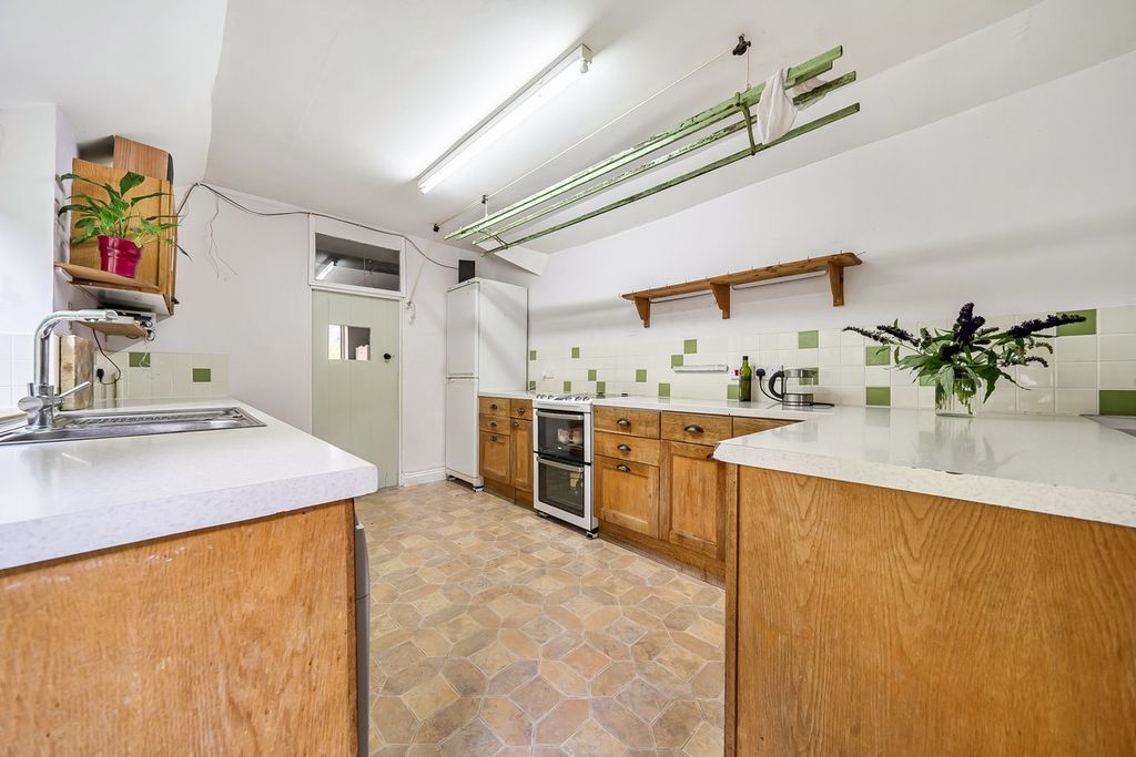 Property photo 3 of 33