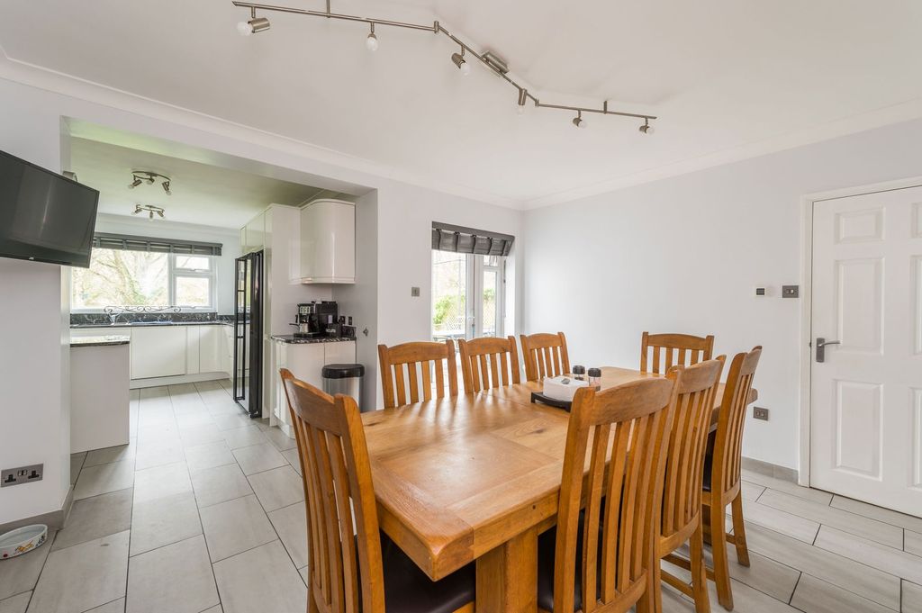 Property photo 3 of 26