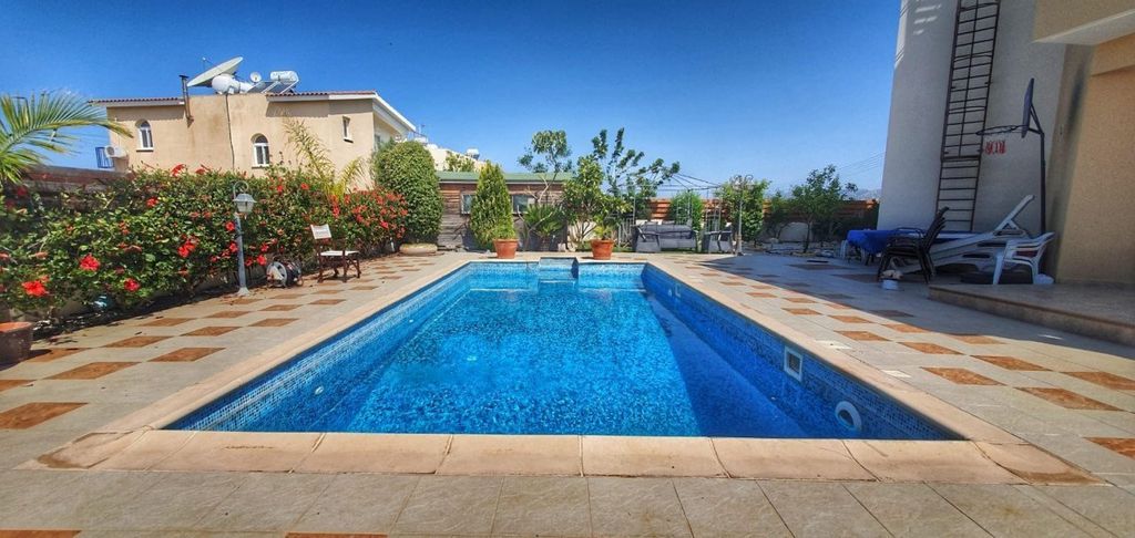 Property photo 2 of 15