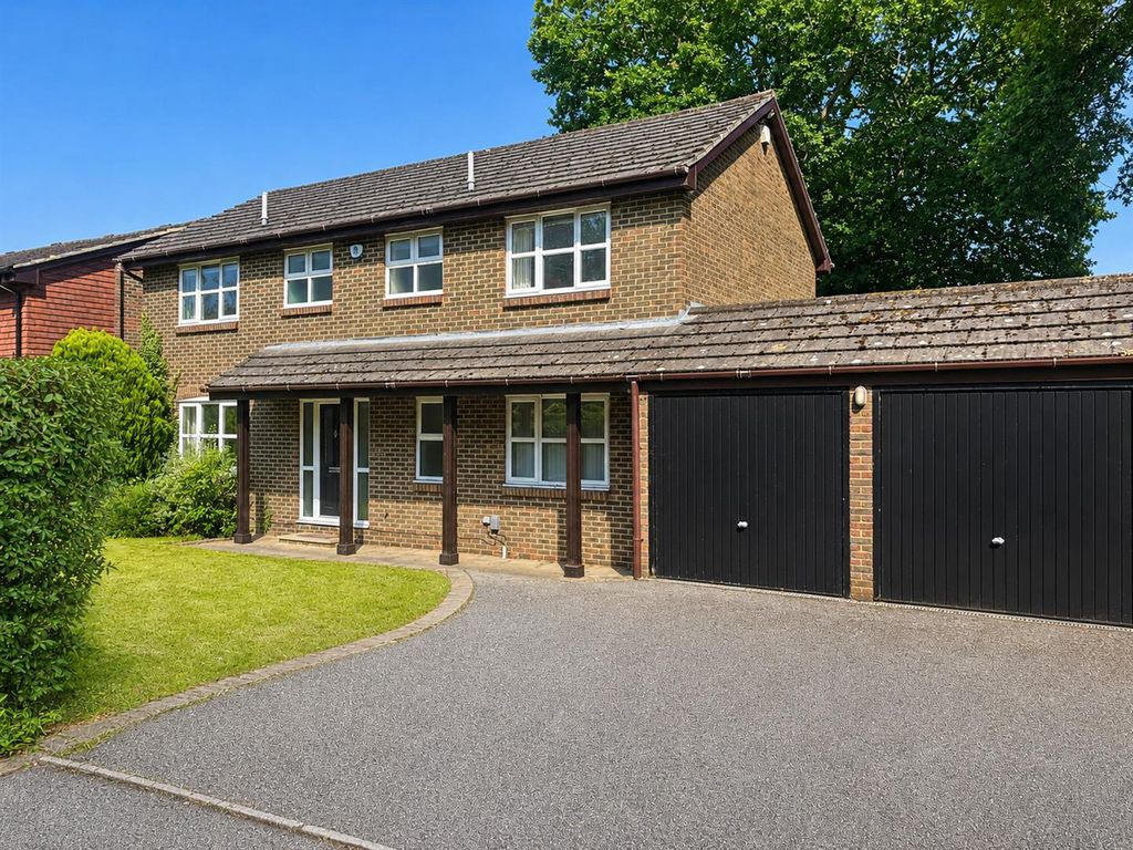 Property photo 1 of 18 Raglan Close.Png