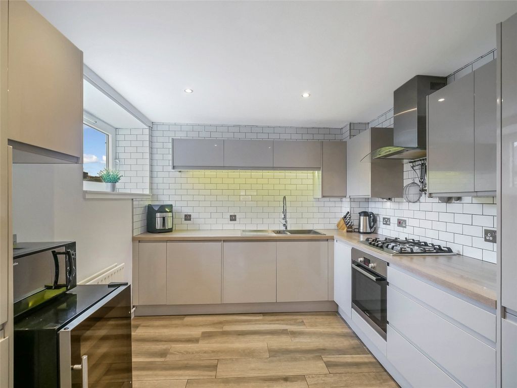 Property photo 3 of 20 Picture No. 04