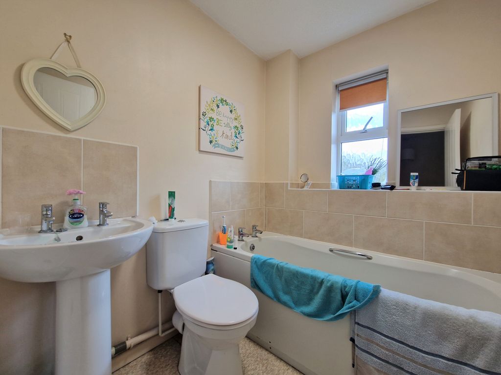 Property photo 3 of 7 Bathroom