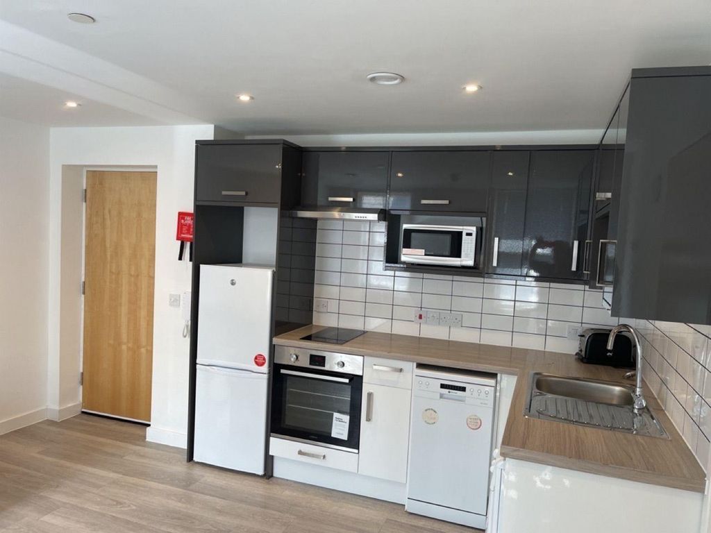 Property photo 3 of 10 Modern Gloss Kitchen With High-End Appliances...