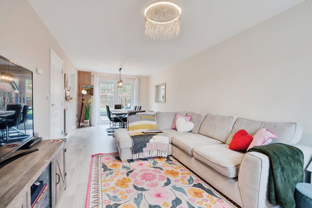 Property photo 3 of 19 Pbox-Img.Jpg