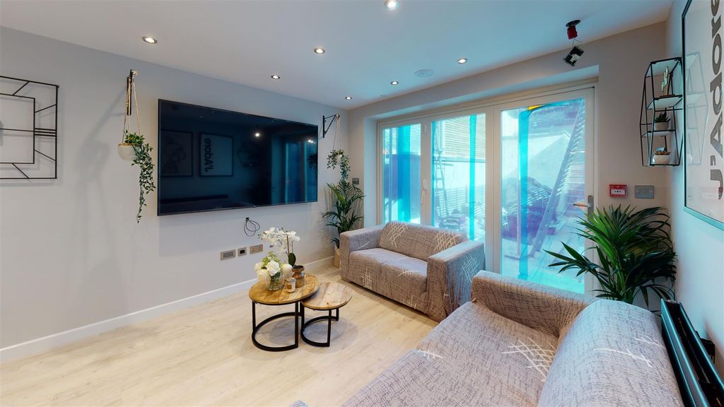Property photo 1 of 15 15-Selly-Hill-Road-L