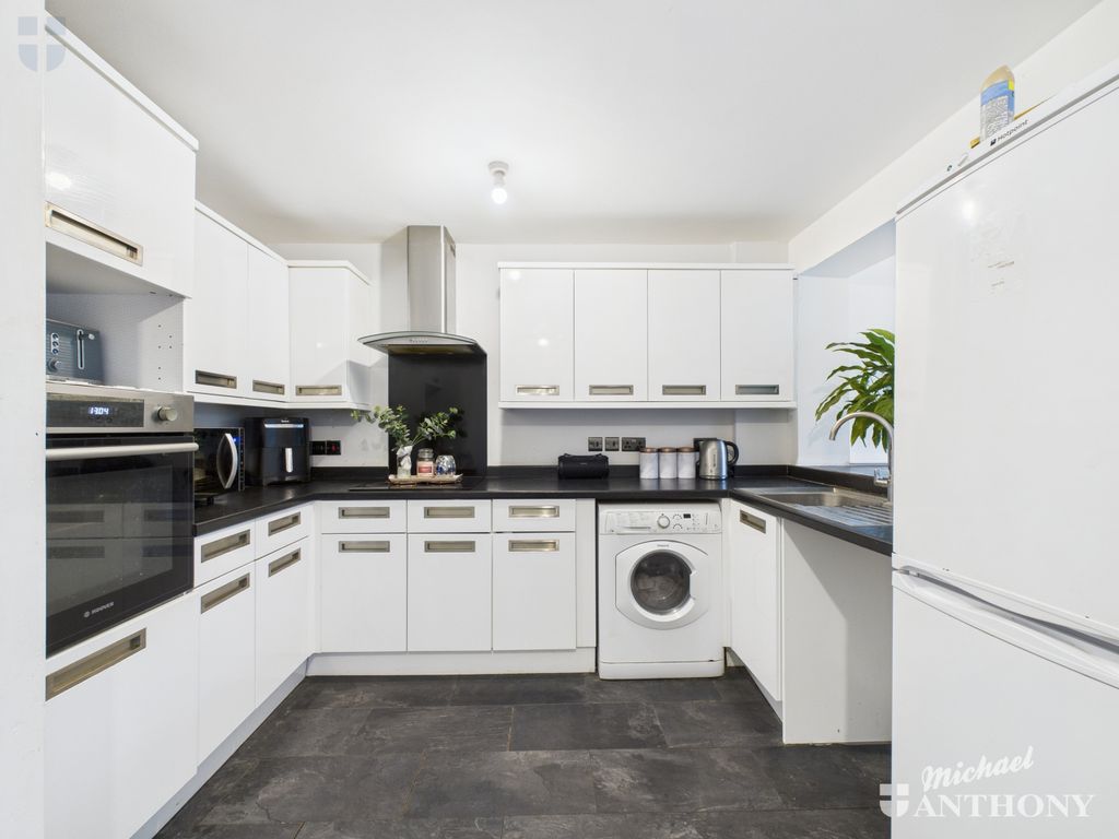 Property photo 2 of 14 Cam03218G0-Pr0814-Still004