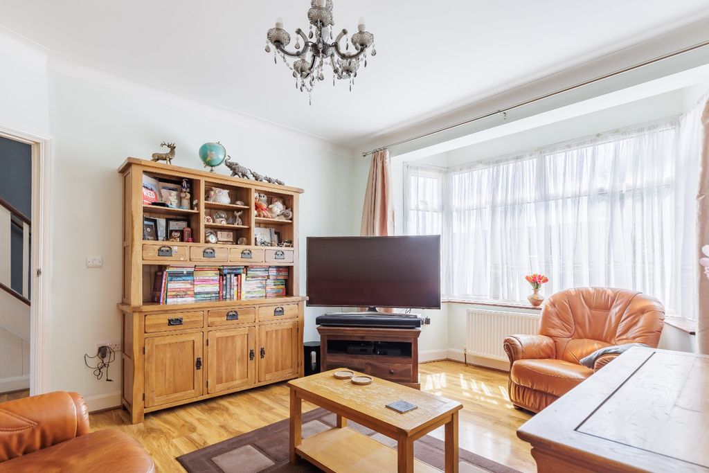 Property photo 3 of 18 5178602
