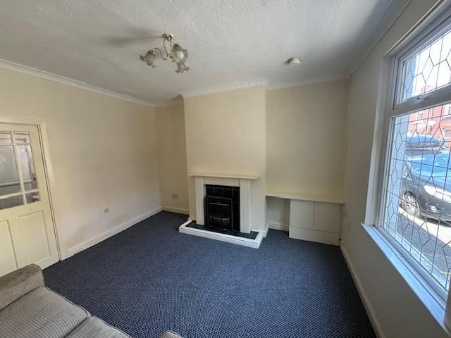 Property photo 3 of 6 Lounge
