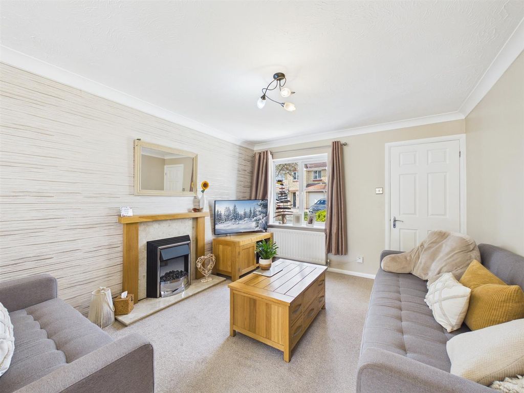 Property photo 2 of 13 Lounge